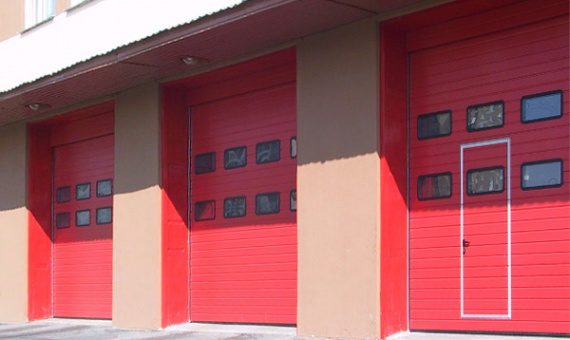 Промышленные секционные автоматические ворота (ШхВ) 3500х3300, цвет RAL3004 (красный), стандартный монтаж, ручные купить по низкой цене в городе Краснодар