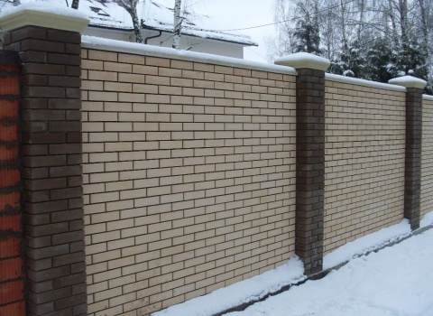 Забор кирпичный из белого кирпича купить по низкой цене в городе Краснодар