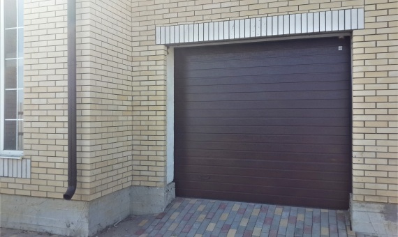 Секционные гаражные ворота Doorhan (шхв) 3000х2460,RAL8014,S-гофр,автоматика "Somfy" купить по низкой цене в городе Краснодар